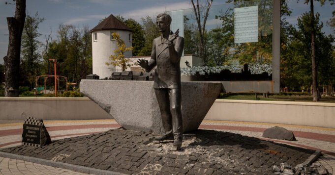 這裡曾流傳過《鐘聲頌歌》。現在只剩下炸彈了。
| mtgamer.com