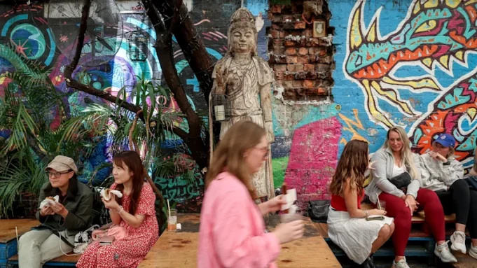 “選擇的家庭”：這個市中心的聖誕綠洲歡迎每個人
| mtgamer.com