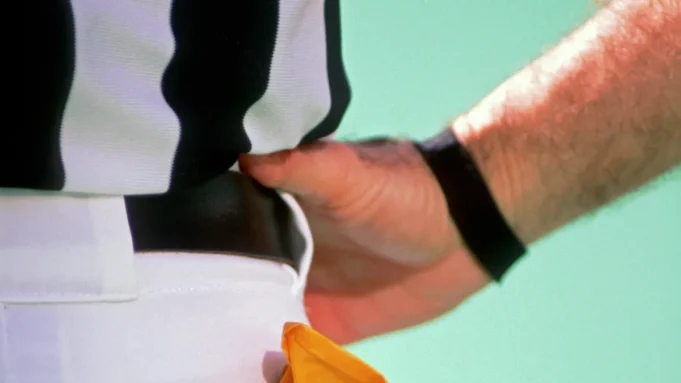 野馬隊指揮官裁判馬克·佩利斯因小腿受傷缺陣
| mtgamer.com