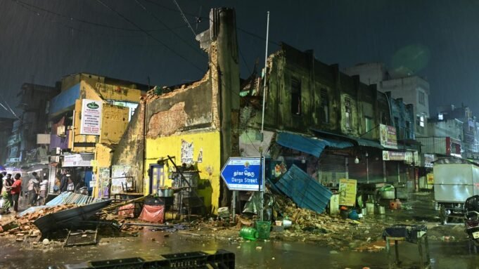 金奈達沙馬坎臨時餐館牆壁倒塌，三人受傷
| mtgamer.com