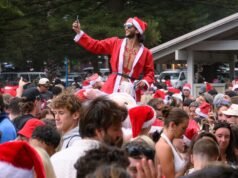 防暴隊抵達悉尼海灘舉辦臨時派對
| mtgamer.com 防暴隊抵達悉尼海灘舉辦臨時派對
| mtgamer.com