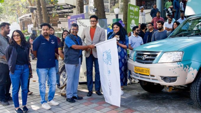 阿尼爾·坎布爾 (A 阿尼爾·坎布爾 (Anil Kumble) 在班加羅爾為移動野生動物救護車掛旗
| mtgamer.com