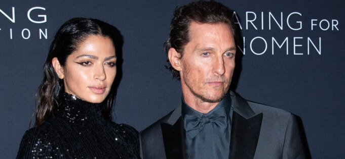 麥康納夫婦用他們的新聖誕老人褲雞尾酒“放棄著裝要求”
| mtgamer.com