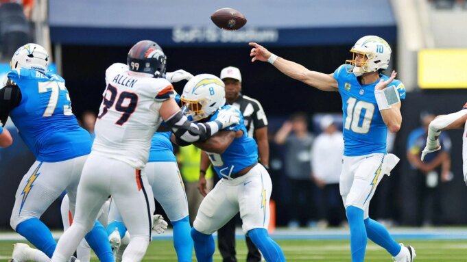 閃電隊 vs. 愛國 閃電隊 vs. 愛國者隊 NFL 球員道具,SGP:自學習 AI 支持 Herbert Under 31.5 次“SNF”傳球嘗試
| mtgamer.com