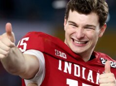 費爾南多·門多薩 (Fernando Mendoza) 宣布參加 2026 年 NFL 選秀,只有他能做到
| mtgamer.com 費爾南多·門多薩 (Fernando Mendoza) 宣布參加 2026 年 NFL 選秀,只有他能做到
| mtgamer.com