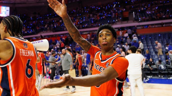 College basketball winners, losers, scores: Upsets by Texas Tech, Illinois, Auburn shake up conference races | mtgamer.com