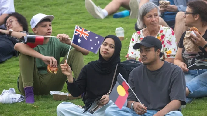 2026 年澳大利亞國慶日直播：悉尼大型抗議活動將繼續進行，警方將增加警力；入侵日集會向卡傑利戈湖槍擊事件受害者致敬
 | mtgamer.com