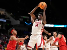 17號阿拉巴馬州計劃讓身高7英尺、於2023年轉為職業球員的查爾斯·貝迪亞科對陣田納西州
| mtgamer.com 17號阿拉巴馬州計劃讓身高7英尺、於2023年轉為職業球員的查爾斯·貝迪亞科對陣田納西州
| mtgamer.com