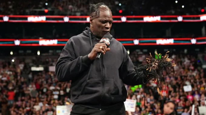Triple H 表 Triple H 表示 R-Truth 在 WWE 虛幻預覽中“從未被解僱”
| mtgamer.com