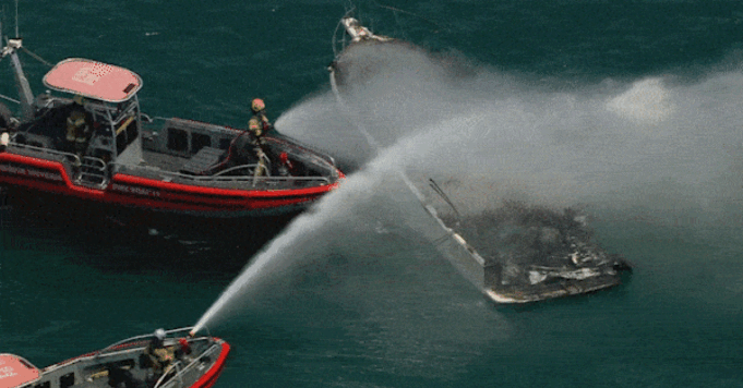 一艘船在維多利亞菲利普港灣起火後沉沒
| mtgamer.com