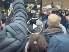 伊朗人埋葬抗議受害者時如何爆發憤怒
| mtgamer.com 伊朗人埋葬抗議受害者時如何爆發憤怒
| mtgamer.com