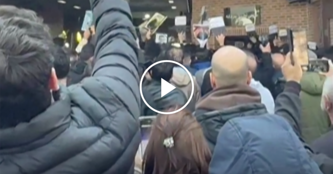 伊朗人埋葬抗議受害者時如何爆發憤怒
 | mtgamer.com