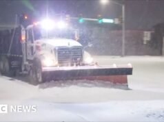 俄克拉荷馬州的道路和跑道上的除雪機與暴風雪作鬥爭
| mtgamer.com 俄克拉荷馬州的道路和跑道上的除雪機與暴風雪作鬥爭
| mtgamer.com