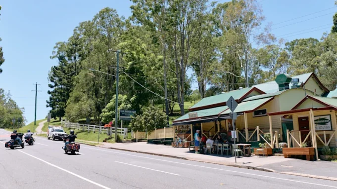 在我居住的布里斯班郊區，孩子們過去常常騎馬上學。事實上，他們仍然這樣做
 | mtgamer.com