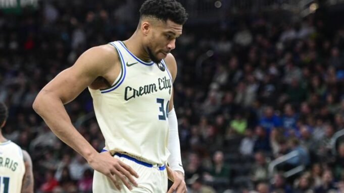 揚尼斯·阿德托昆博對雄鹿隊的熱情咆哮對勇士隊的斯蒂芬·庫裡來說是個好消息
 | mtgamer.com