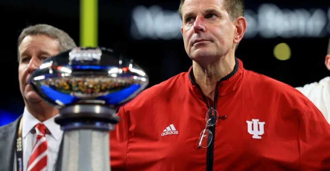 是什麼讓科特·西格內蒂花了這麼長時間才找到一份優質的大學橄欖球工作？
 | mtgamer.com