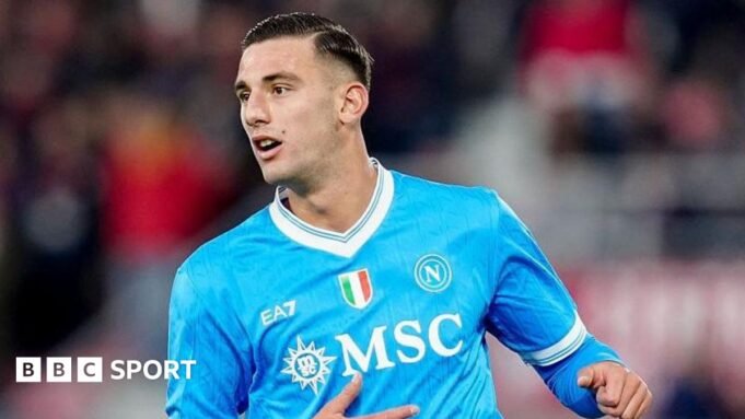 森林隊租借6英尺7英寸那不勒斯前鋒盧卡
 | mtgamer.com