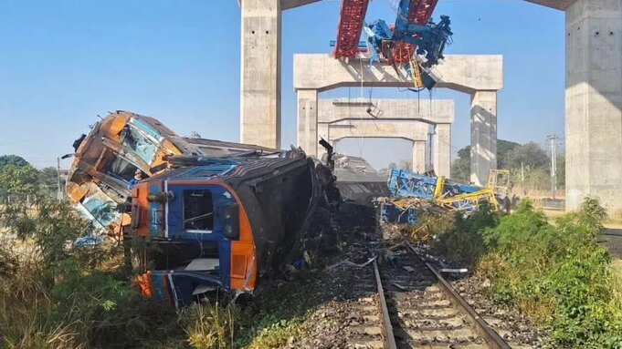 泰國建築起重機墜落致火車脫軌多人死亡
| mtgamer.com