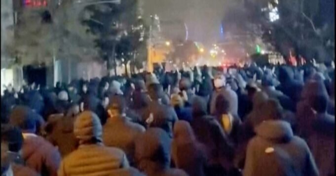 活動人士稱，伊朗大規模抗議活動造成數百人死亡
| mtgamer.com