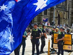 當警察阻止反對抗議活動時,臥底新納粹分子滲透到澳大利亞遊行
| mtgamer.com 當警察阻止反對抗議活動時,臥底新納粹分子滲透到澳大利亞遊行
| mtgamer.com