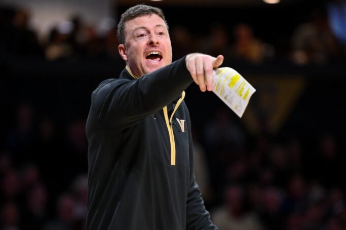 第15名范德比爾特隊在訪問密西西比州立大學時力爭阻止三場比賽的下滑
 | mtgamer.com