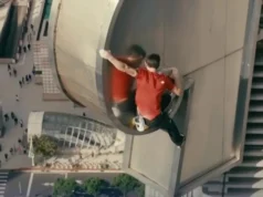 美國人亞歷克斯·霍諾德(Alex Honnold)在沒有防護裝備的情況下攀登台北101層摩天大樓
| mtgamer.com 美國人亞歷克斯·霍諾德(Alex Honnold)在沒有防護裝備的情況下攀登台北101層摩天大樓
| mtgamer.com