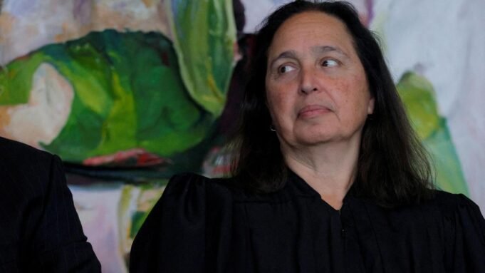 美國法官阻止特朗普政府終止 8,400 名移民合法身份的努力
 | mtgamer.com