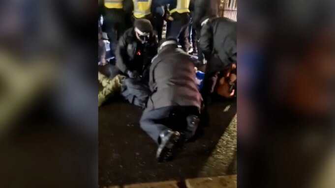 英國大規模逮捕支持絕食被拘留者的抗議活動
| mtgamer.com
