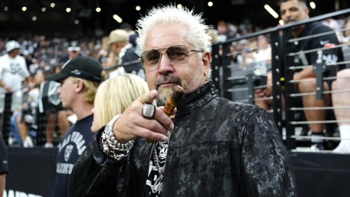 蓋伊·費里 (Guy Fieri) 在 58 歲生日之際首次推出深色頭髮的“新面貌”：觀看視頻
 | mtgamer.com