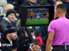 裁判的“勇敢”判罰否認了曼城在英超首秀中的點球
| mtgamer.com 裁判的“勇敢”判罰否認了曼城在英超首秀中的點球
| mtgamer.com