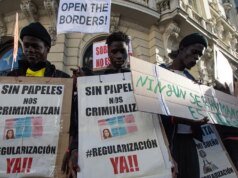 西班牙將多達50萬名無證移民合法化,引發強烈反對
| mtgamer.com 西班牙將多達50萬名無證移民合法化,引發強烈反對
| mtgamer.com