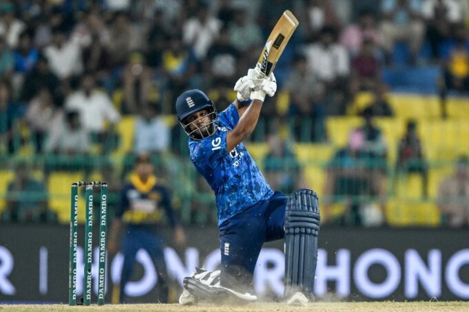 解釋：為什麼英格蘭在對陣斯里蘭卡的比賽中提拔平均 ODI 為 12.40 的“夜鷹”全能選手
 | mtgamer.com