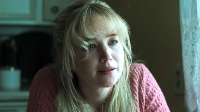 詹妮弗·勞倫斯在分享搞笑（但又可靠）的時尚建議時稱讚自己的“腿短”和“軀幹真長”
 | mtgamer.com