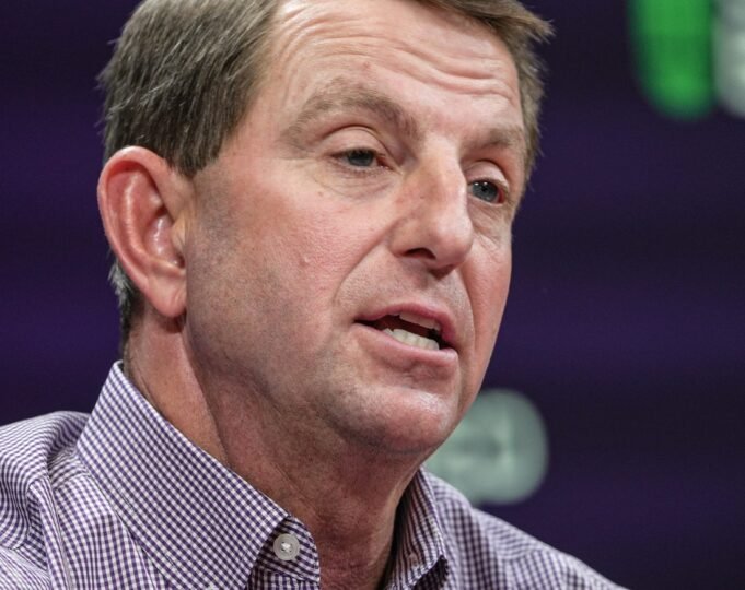 達博·斯溫尼 (Da 達博·斯溫尼 (Dabo Swinney) 指責“老小姐”皮特·戈爾丁 (Pete Golding) “公然”篡改
| mtgamer.com