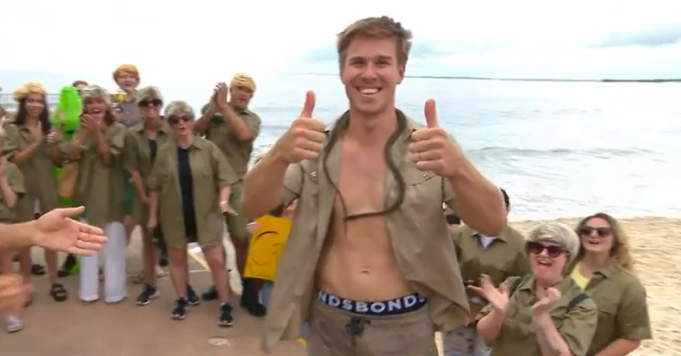 長相酷似羅伯特·歐文的獲獎者住在離明星不遠的地方
 | mtgamer.com