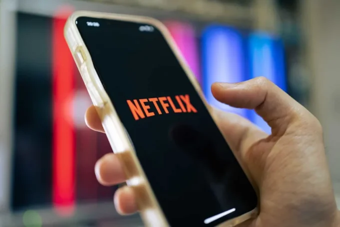 韋德布什 (Wedbush) 押注 Netflix 可以在 2026 年將廣告收入翻一番。這是否會讓 NFLX 股票值得在這裡買入？
 | mtgamer.com
